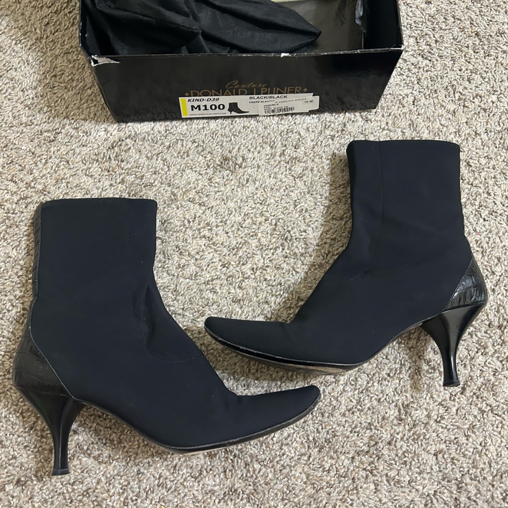 Donald Pliner Crepe Elastic Kind Black Stretch Ankle Boot Classic Heel Animal 10